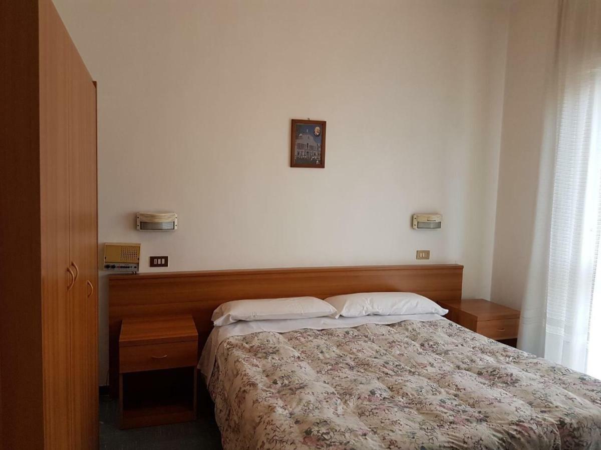 Hotel La Lucciola Chianciano Terme Extérieur photo
